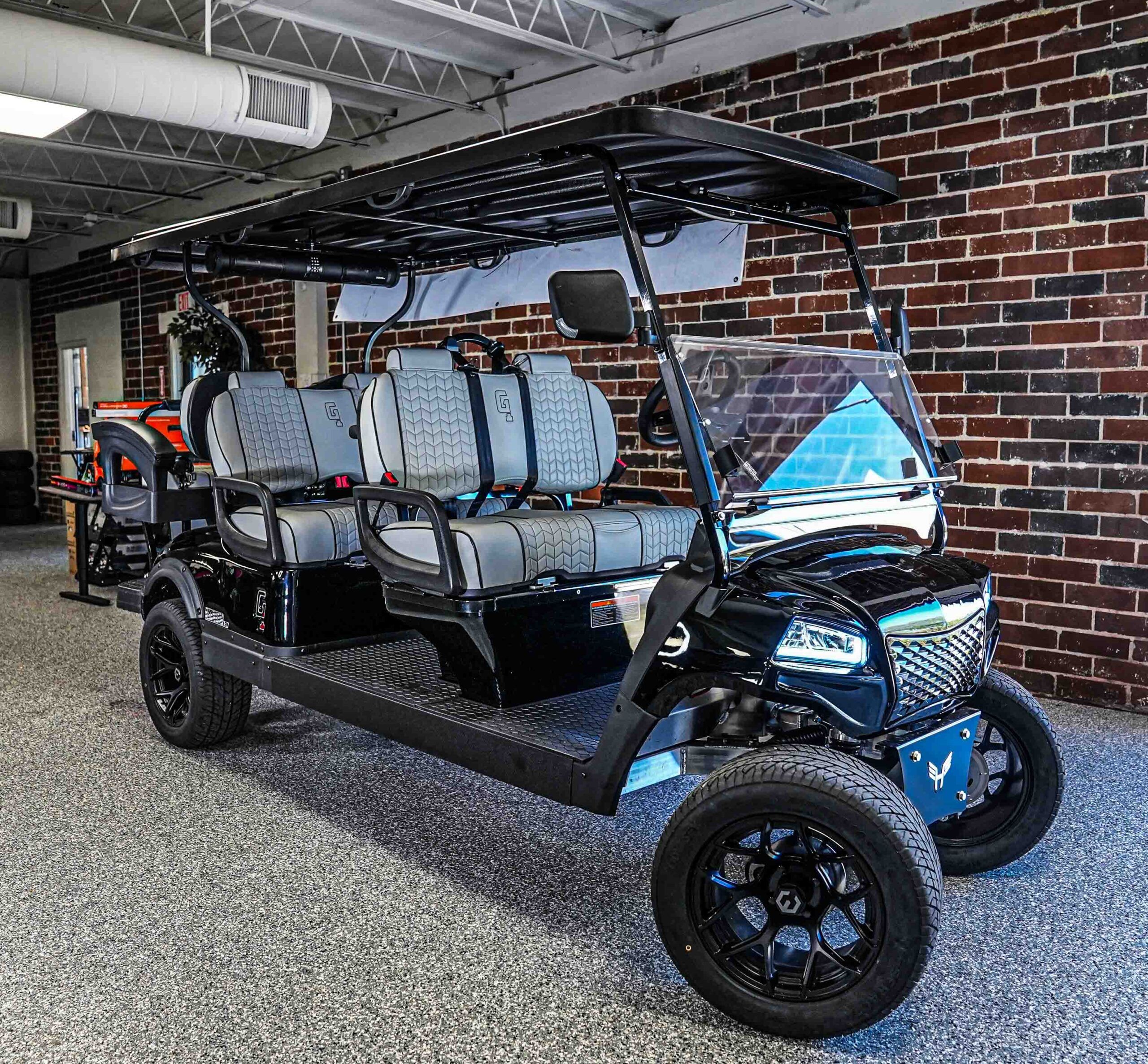 Gloss Black-w-Tan-Seats-Honor-6S-Front-Angle