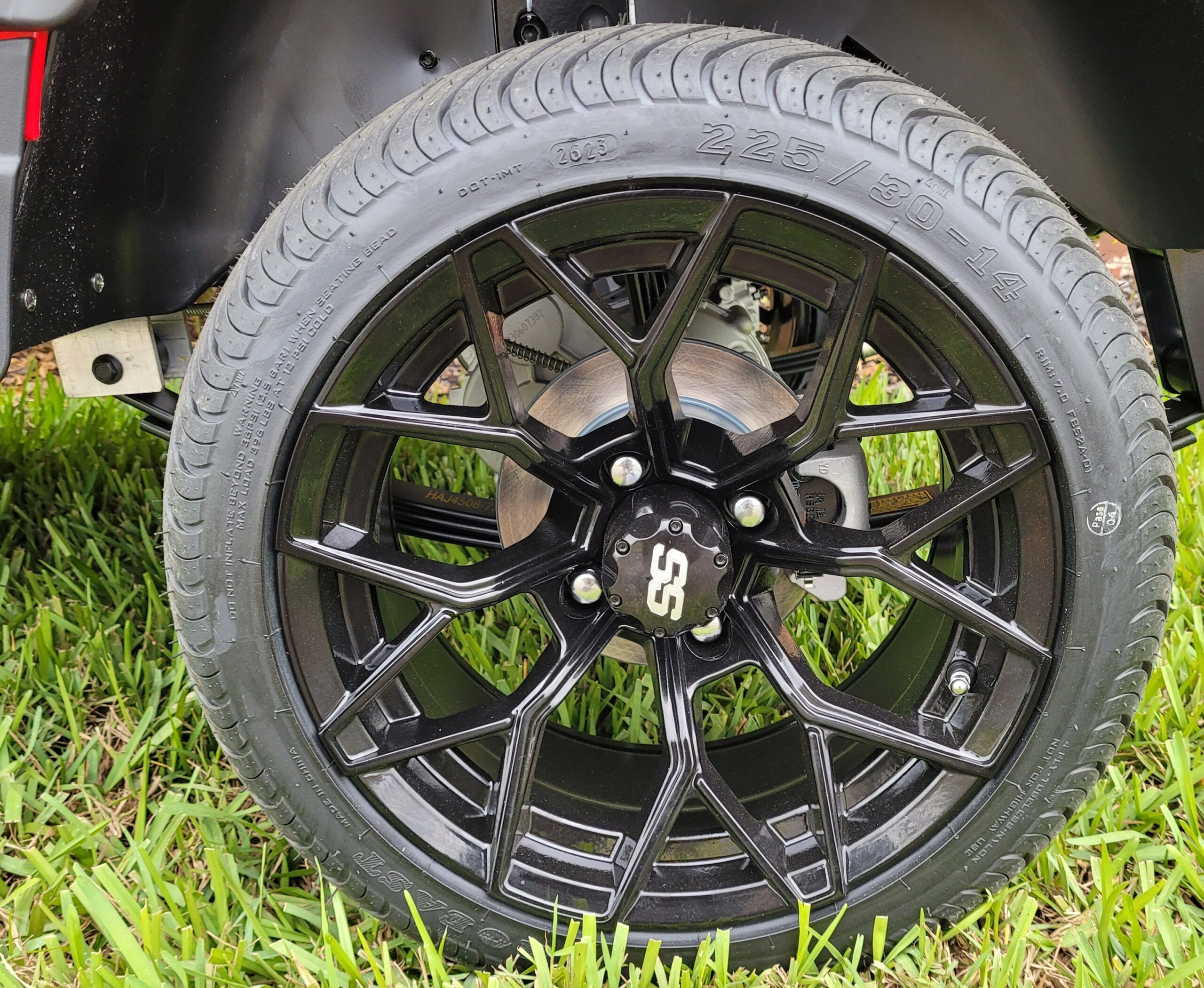 vivid ev model peak 4 wheels