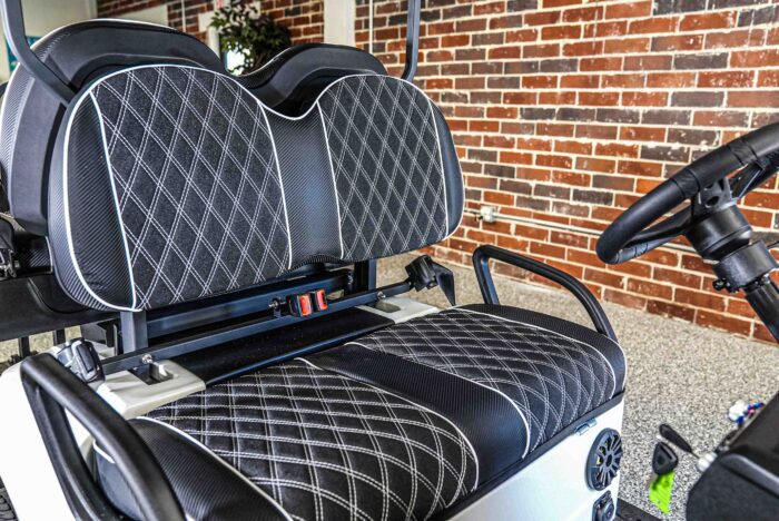 Vivid V4 White 4P Middle Seats
